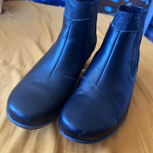 Naot Stunning Ankle Boots Leather Chunky Goth Grunge - Picture 2 of 7